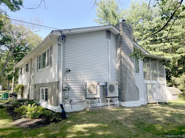 43 Julie DR, Hopewell Junction, NY 12533