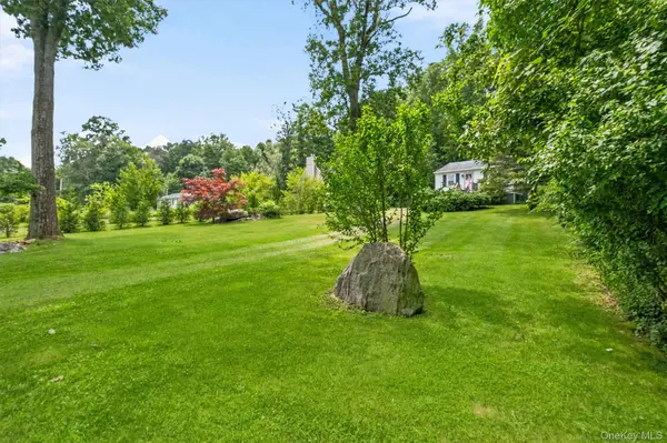 19 Oak Ridge DR, Putnam Valley, NY 10579