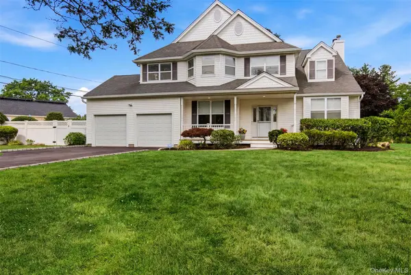 6 Poplar LN, Commack, NY 11725