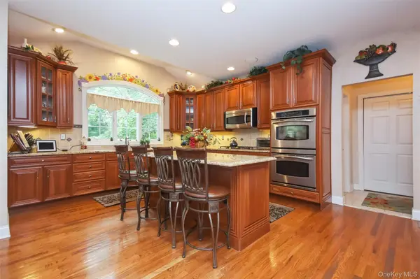 147 Creekside RD, Hopewell Junction, NY 12533