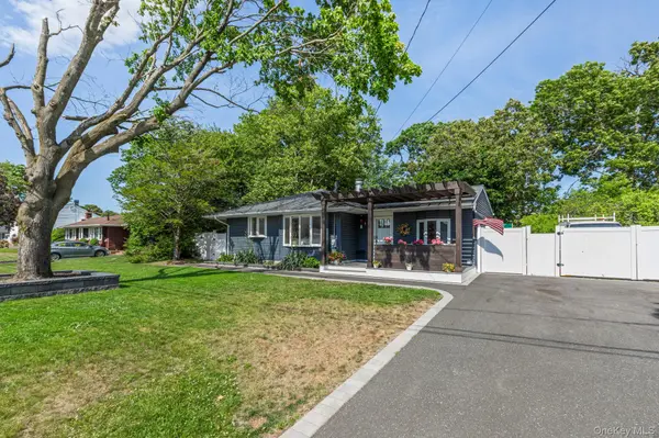 21 Choate AVE, Selden, NY 11784
