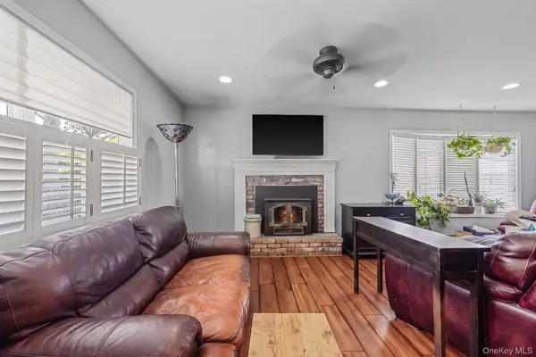 38 W 1st ST, Lake Ronkonkoma, NY 11779