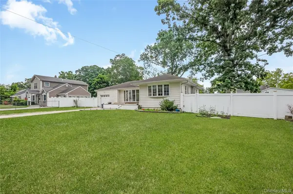 516 Shade ST, North Babylon, NY 11703