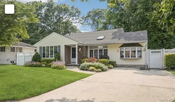 12 Larry RD, Selden, NY 11784