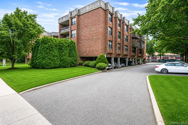 380 Fulton ST #G2, Farmingdale, NY 11735