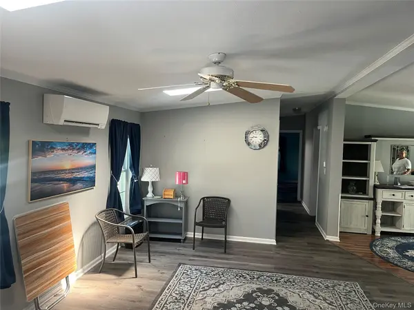 1661 Old Country RD #156D, Riverhead, NY 11901