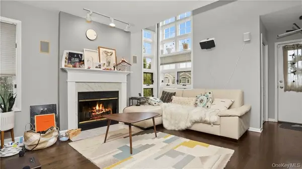 4 Pinewood CIR, White Plains, NY 10603