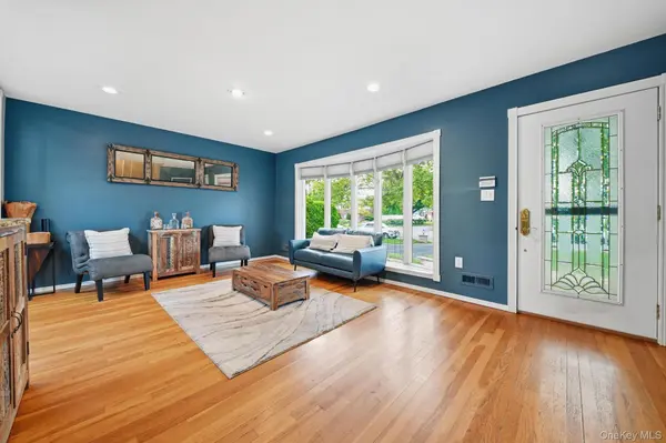 5 Delaware AVE, Commack, NY 11725