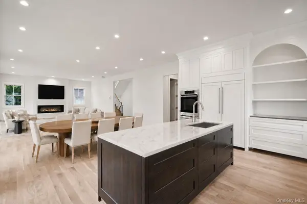 8 Crest LN, Scarsdale, NY 10583