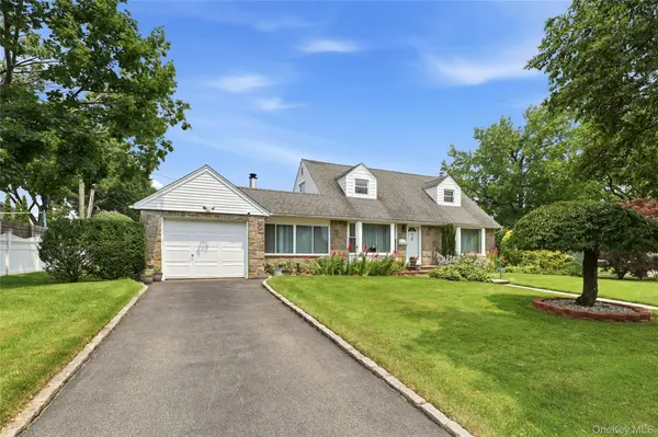 70 Birchwood DR, New Hyde Park, NY 11040