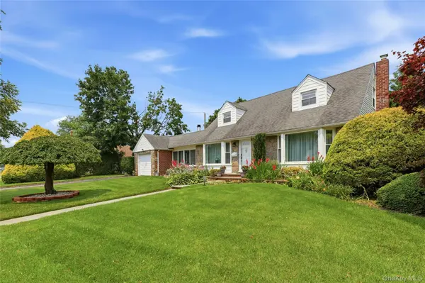 70 Birchwood DR, New Hyde Park, NY 11040