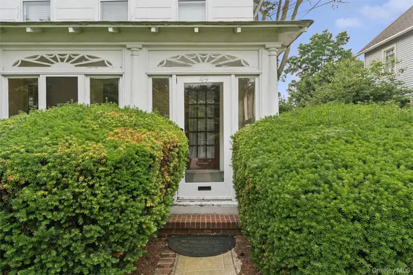 49 Clinton AVE, Huntington, NY 11743