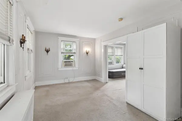 49 Clinton AVE, Huntington, NY 11743