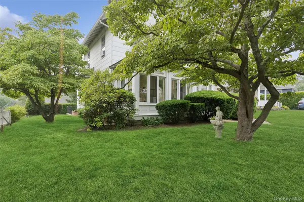 49 Clinton AVE, Huntington, NY 11743
