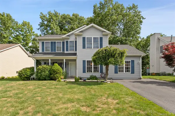 14 Lyford LN, Poughkeepsie, NY 12601