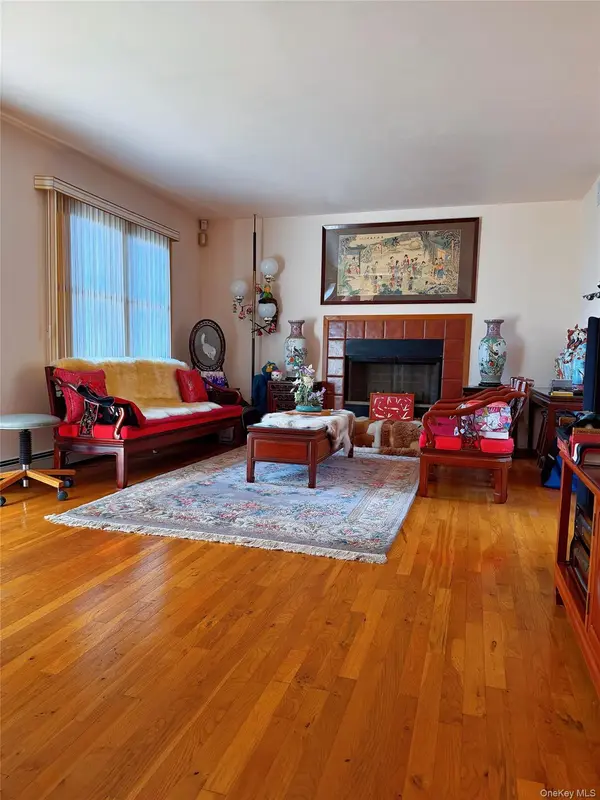6 Jamor CT, Nesconset, NY 11767