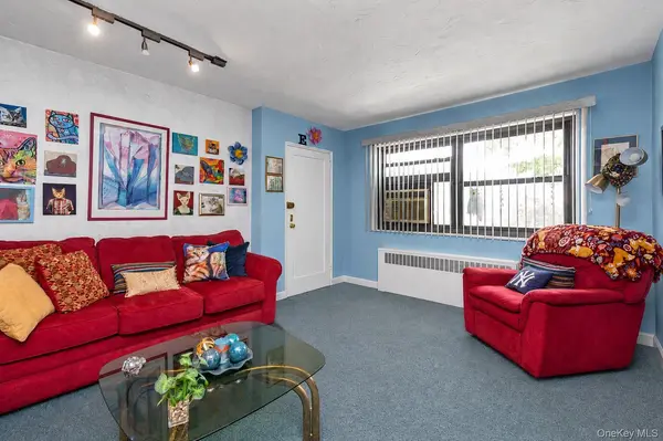 17-01 Utopia Pkwy #1, Whitestone, NY 11357