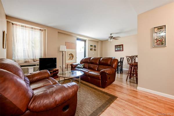 100 W Broadway #1E, Long Beach, NY 11561