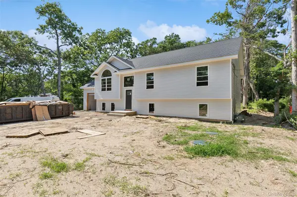 129 Cedar LN, Medford, NY 11763