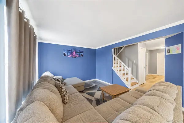 26 Beech ST, Central Islip, NY 11722