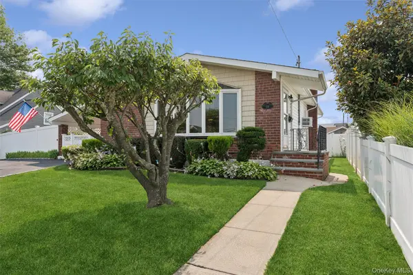 114 Miller RD, Hicksville, NY 11801