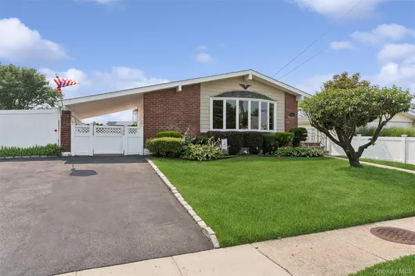 114 Miller RD, Hicksville, NY 11801