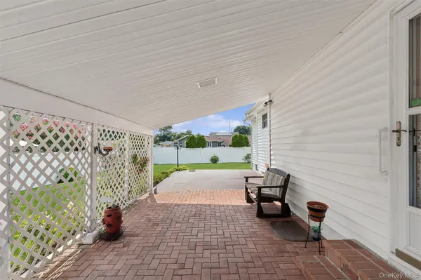 114 Miller RD, Hicksville, NY 11801