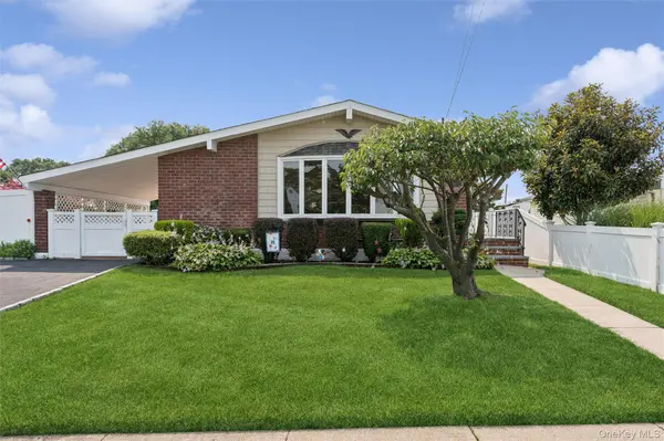 114 Miller RD, Hicksville, NY 11801