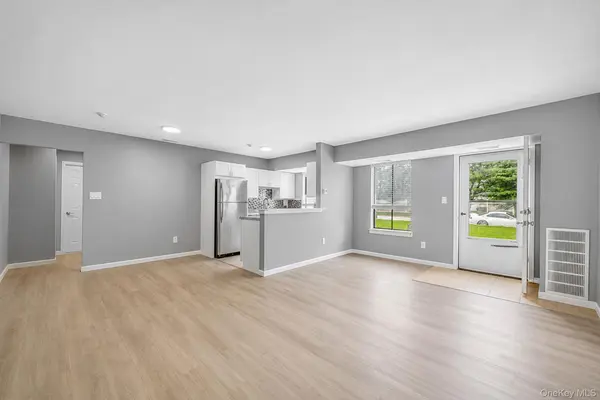 3 Cheyenne Court #3, Coram, NY 11727
