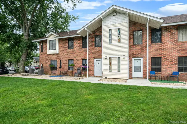 3 Cheyenne Court #3, Coram, NY 11727