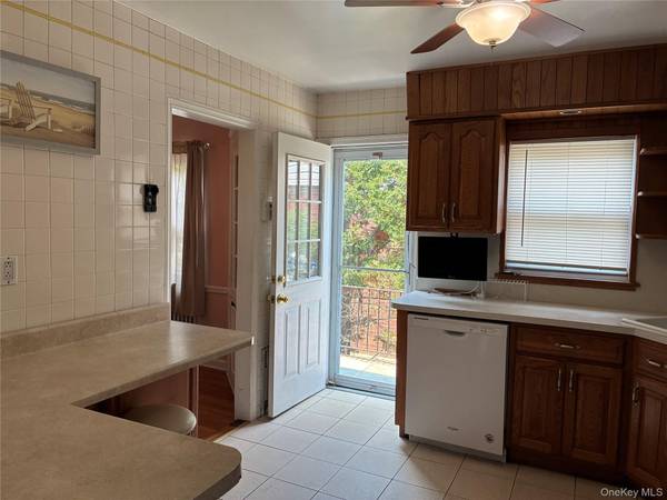 553 W Beech ST, Long Beach, NY 11561