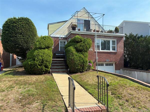 553 W Beech ST, Long Beach, NY 11561