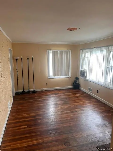 Address not disclosed, Amityville, NY 11701