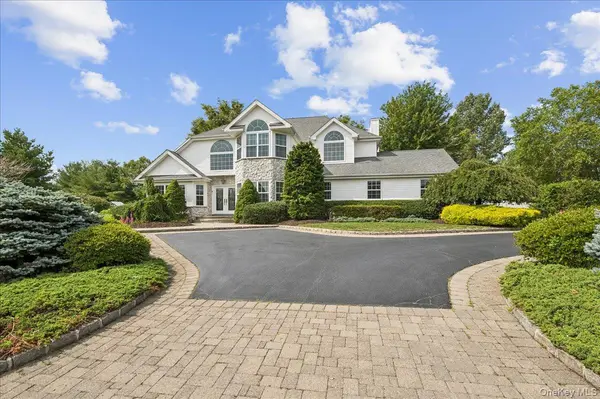 6 Arborvitae LN, Miller Place, NY 11764