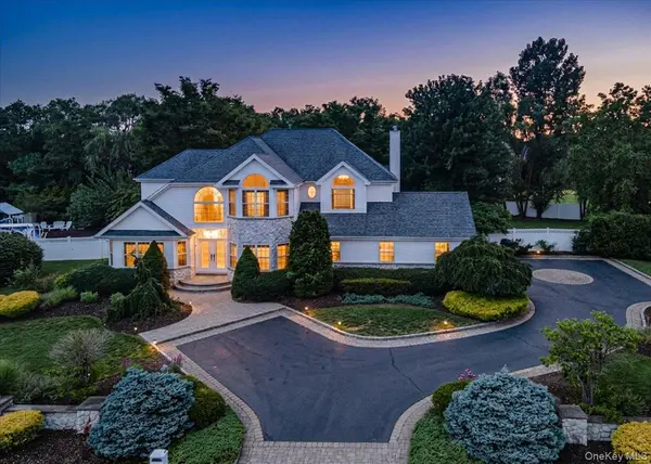 6 Arborvitae LN, Miller Place, NY 11764