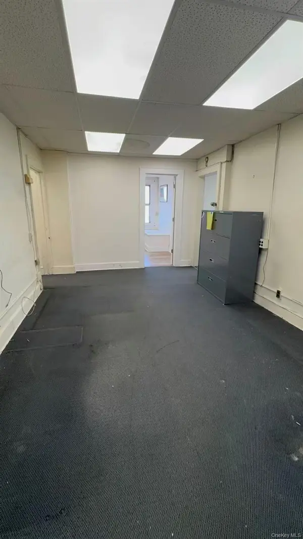 218 Front ST #2FL, Hempstead, NY 11550