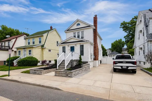 27 Avondale ST, Valley Stream, NY 11581