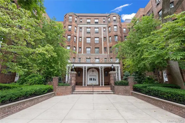 84-51 Beverly RD #6R, Kew Gardens, NY 11415