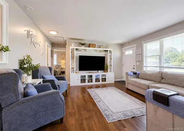 8 Harrison ST, Patchogue, NY 11772