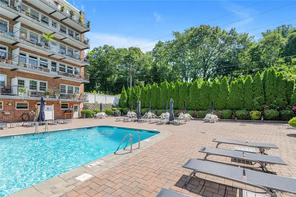 32 Pearsall AVE #3F, Glen Cove, NY 11542