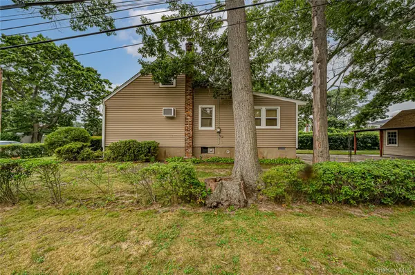 380 W Gates AVE, Lindenhurst, NY 11757