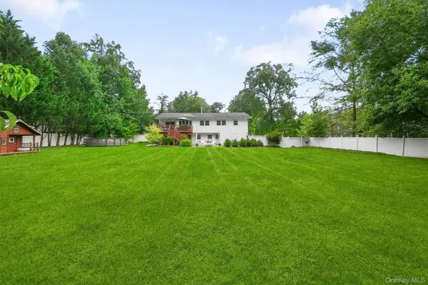 12 Little Brook LN, New City, NY 10956