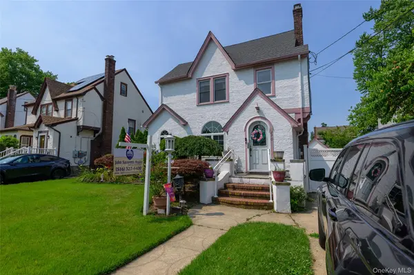 270 Bedell TER, West Hempstead, NY 11552