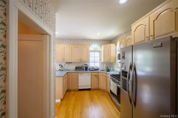270 Bedell TER, West Hempstead, NY 11552