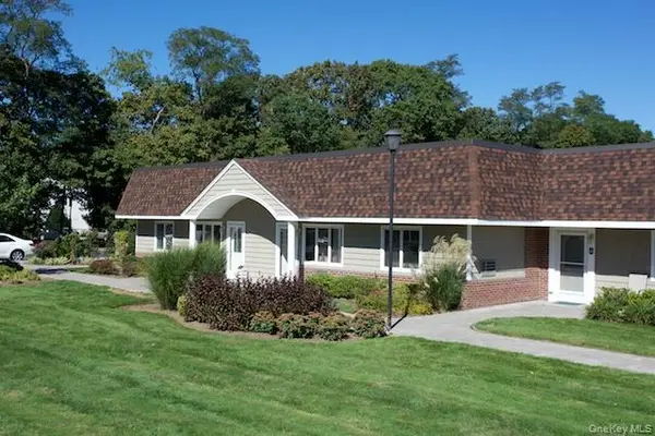 255 E Main ST #11, East Islip, NY 11730
