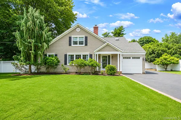 4 Davidia LN,  Stony Brook,  NY 11790
