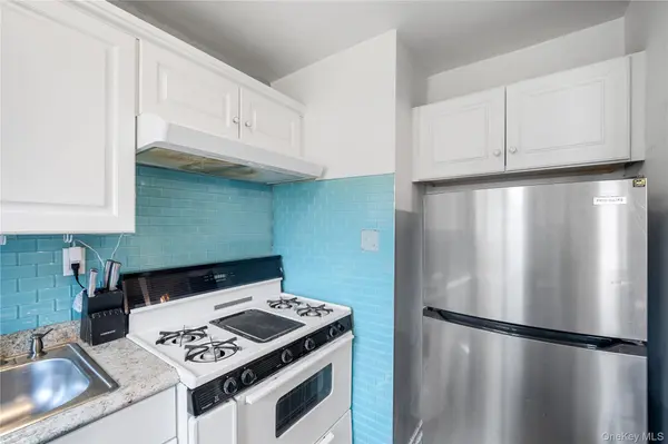 224-02 Stronghurst AVE #208, Queens Village, NY 11427
