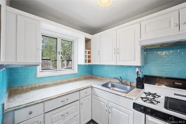 224-02 Stronghurst AVE #208, Queens Village, NY 11427