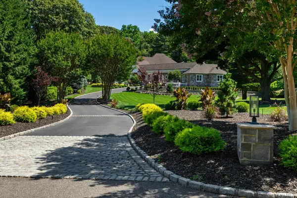 25 Marions LN, Northport, NY 11768