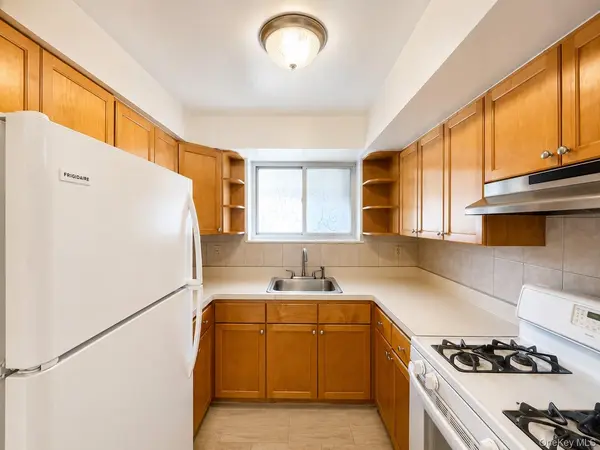 533 Soundview AVE #3rd Floor, Bronx, NY 10473